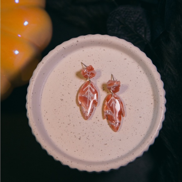 Leaf Peeping Dangles in Maple - Picture 1 of 1